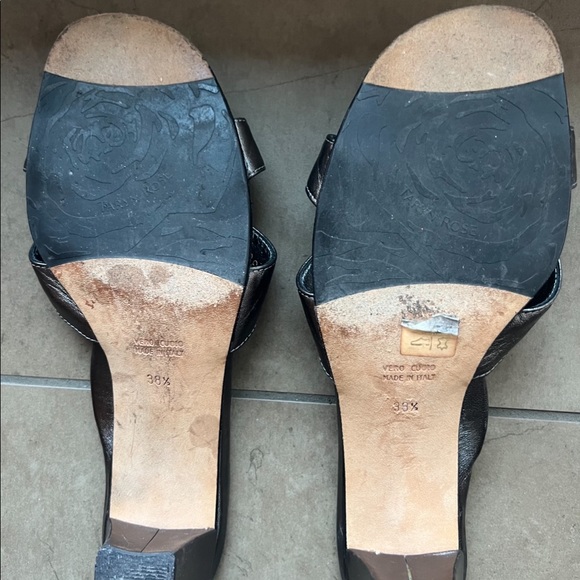 Taryn Rose kitten heels with rose detail - Picture 6 of 6